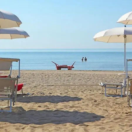 Modern With A Lovely Patio Apartman